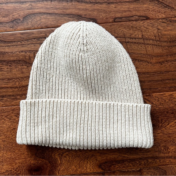 Old Navy Accessories - 🚨SOLD🚨 Old Navy beanie